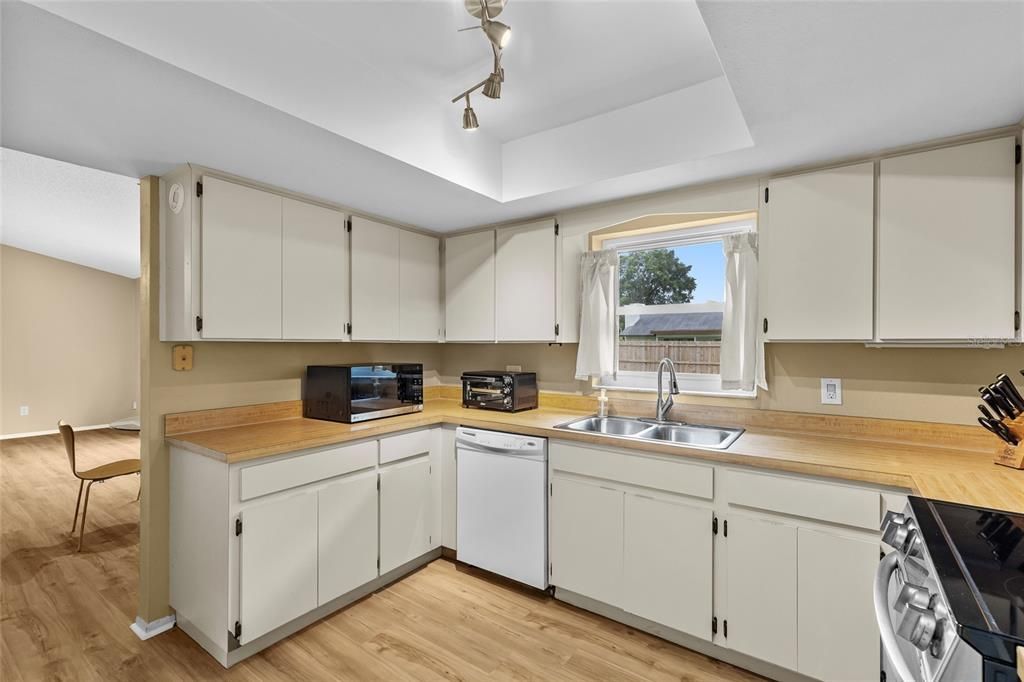 На продажу: $339,000 (3 спален, 2 ванн, 1324 Квадратных фут)