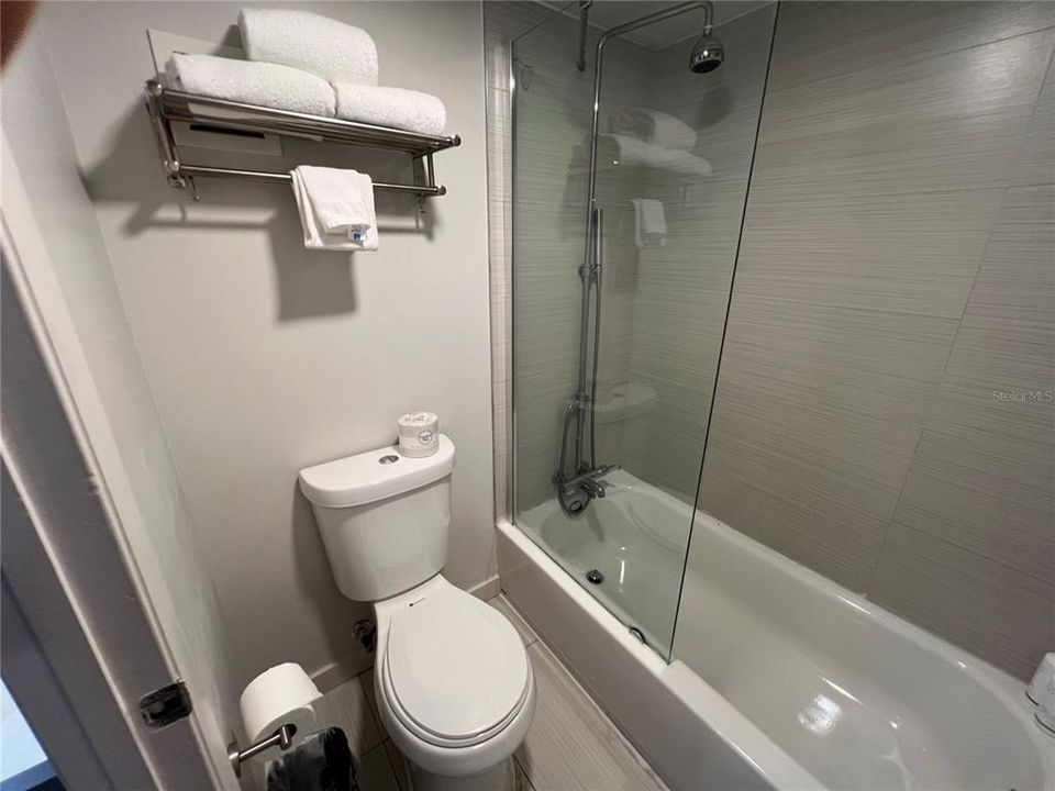 En Venta: $64,900 (0 camas, 1 baños, 231 Pies cuadrados)