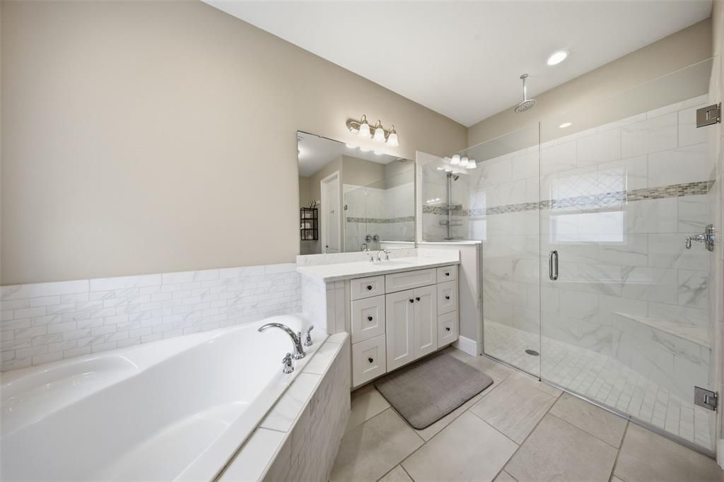 En Venta: $1,250,000 (4 camas, 3 baños, 3941 Pies cuadrados)