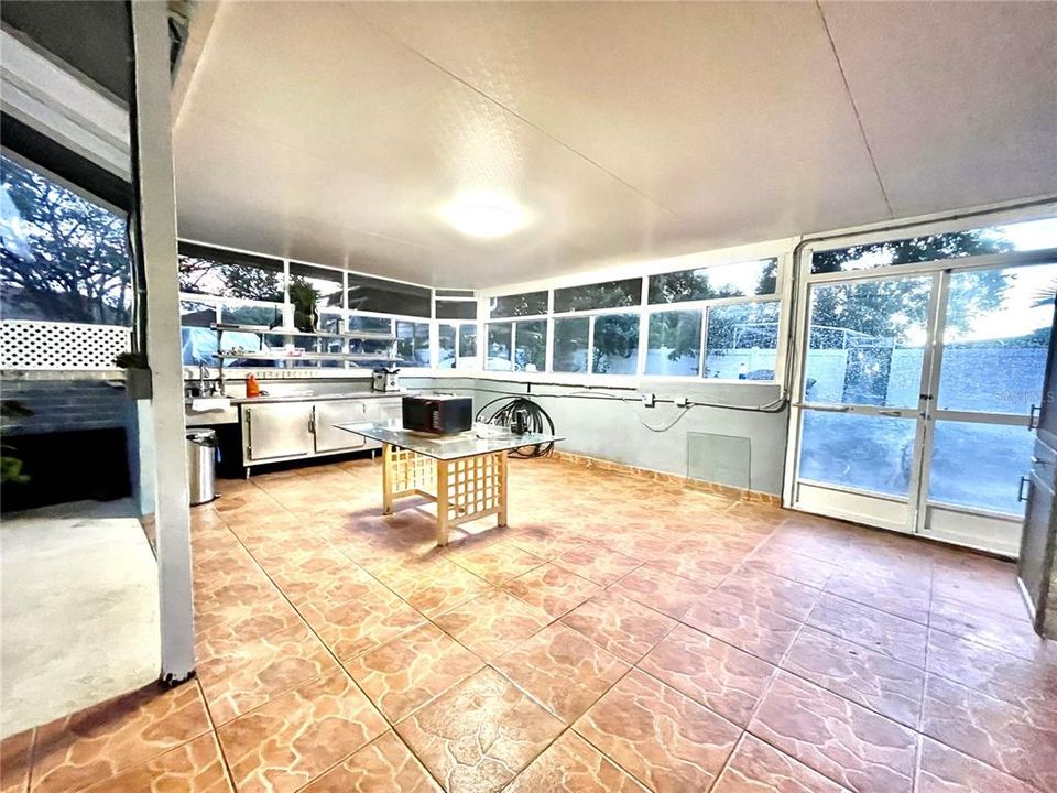В аренду: $2,500 (4 спален, 2 ванн, 1732 Квадратных фут)