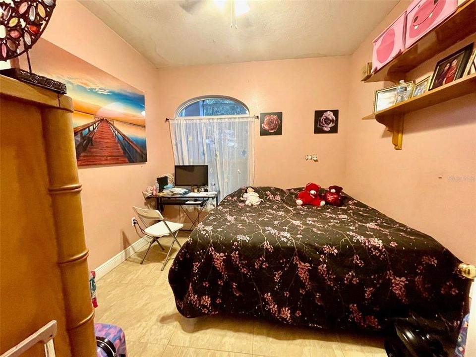 В аренду: $2,500 (4 спален, 2 ванн, 1732 Квадратных фут)