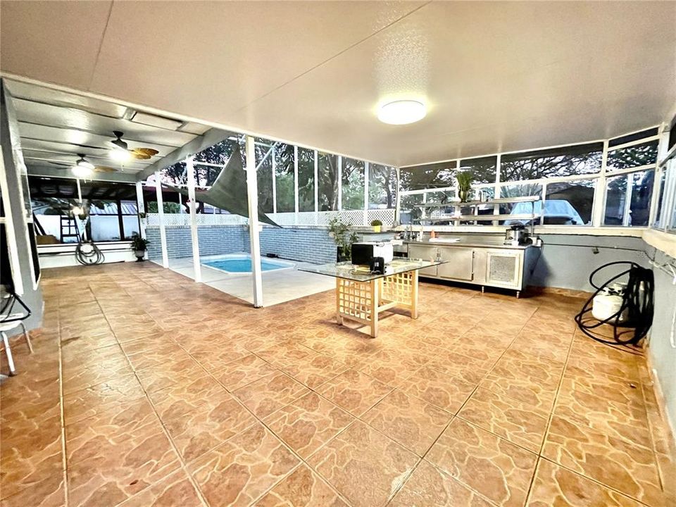 В аренду: $2,500 (4 спален, 2 ванн, 1732 Квадратных фут)