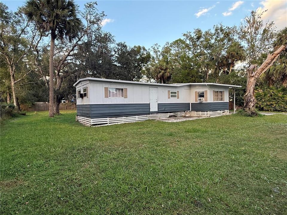 For Sale: $205,000 (2 beds, 1 baths, 804 Square Feet)