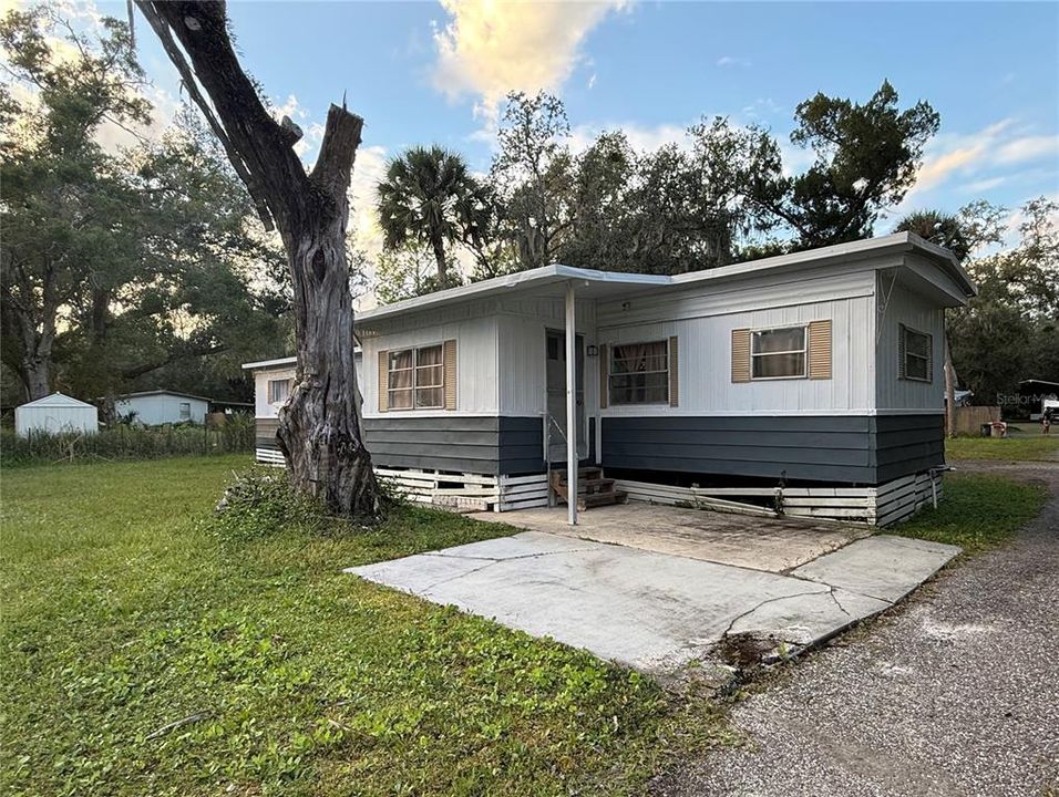 For Sale: $205,000 (2 beds, 1 baths, 804 Square Feet)