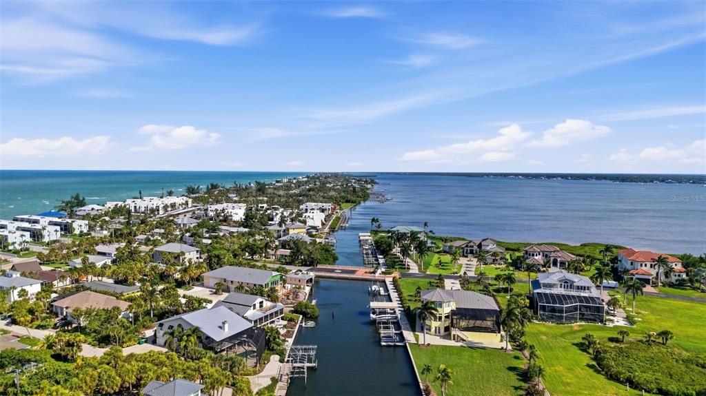 For Sale: $2,550,000 (3 beds, 5 baths, 3380 Square Feet)