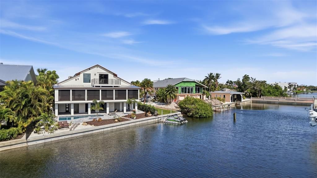 For Sale: $2,550,000 (3 beds, 5 baths, 3380 Square Feet)