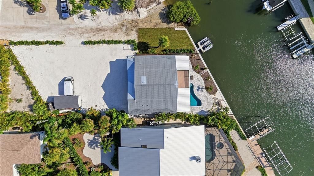 For Sale: $2,550,000 (3 beds, 5 baths, 3380 Square Feet)