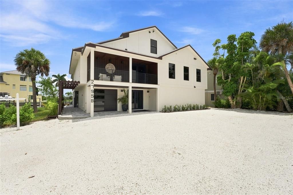 For Sale: $2,550,000 (3 beds, 5 baths, 3380 Square Feet)