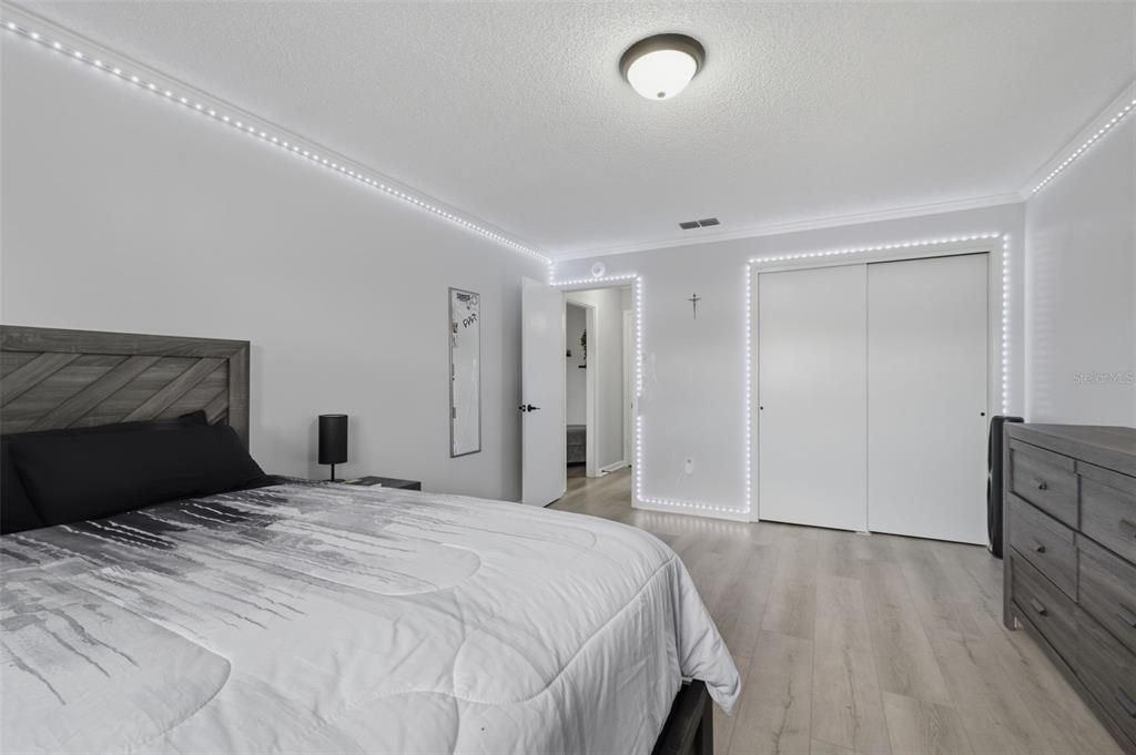 En Venta: $295,000 (2 camas, 2 baños, 1320 Pies cuadrados)