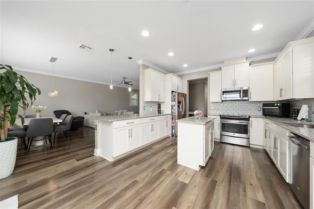 For Sale: $499,900 (3 beds, 2 baths, 2190 Square Feet)
