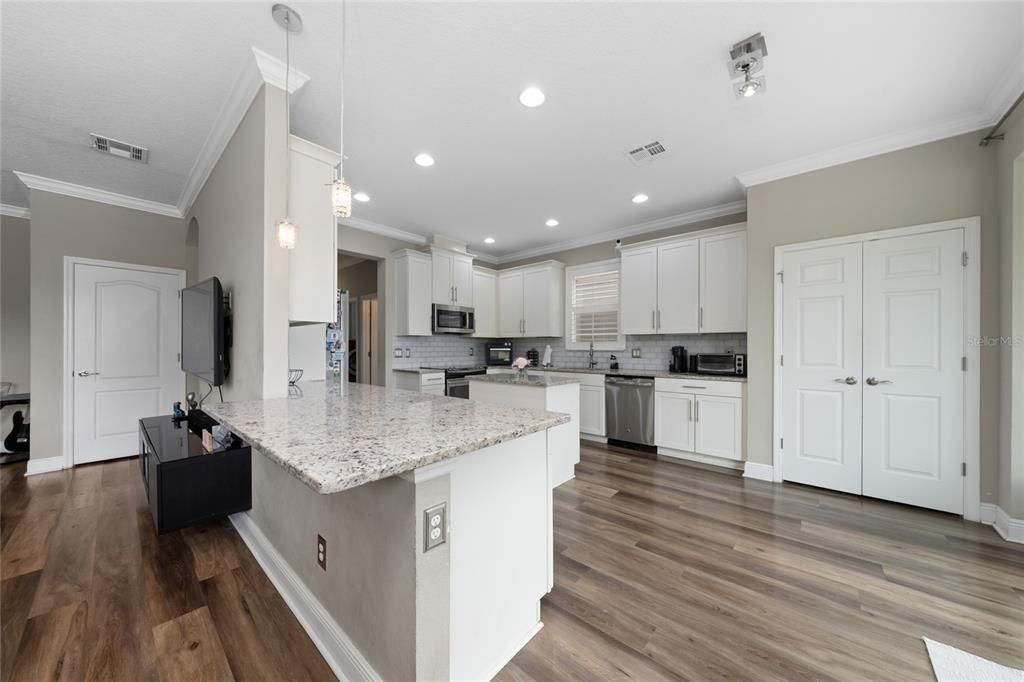 For Sale: $499,900 (3 beds, 2 baths, 2190 Square Feet)