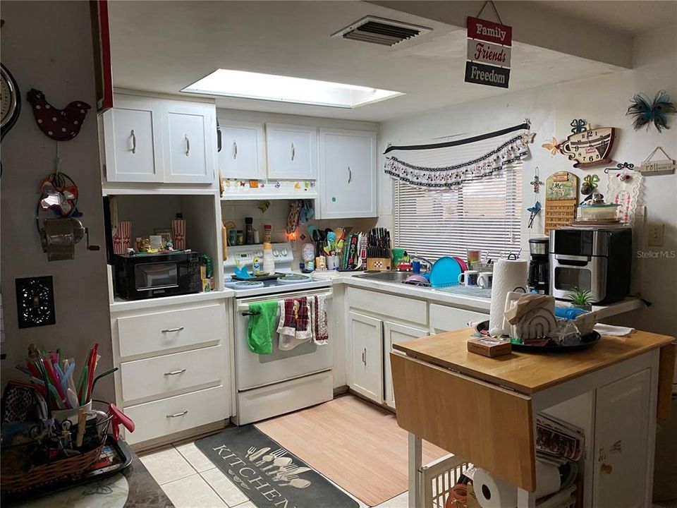 На продажу: $195,000 (2 спален, 2 ванн, 1047 Квадратных фут)