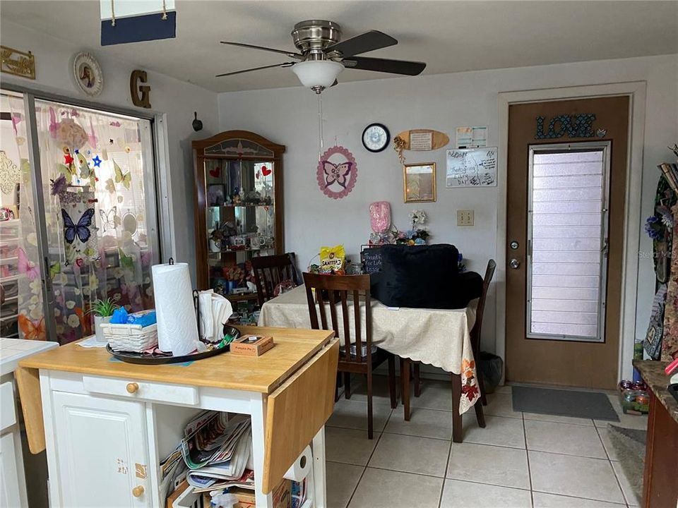 На продажу: $195,000 (2 спален, 2 ванн, 1047 Квадратных фут)