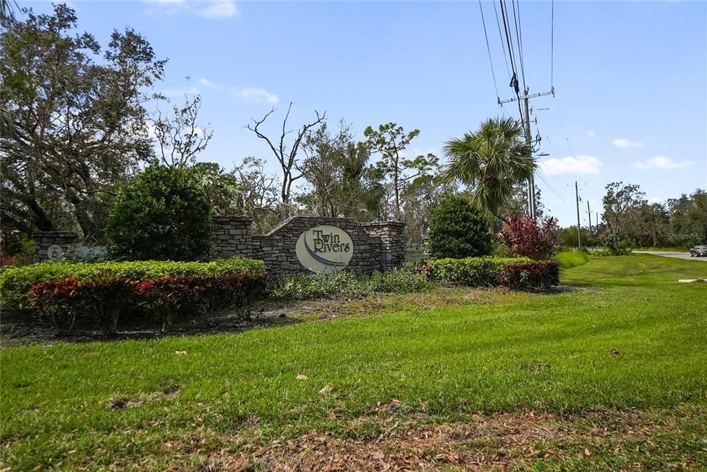 En Venta: $699,000 (3 camas, 3 baños, 2567 Pies cuadrados)
