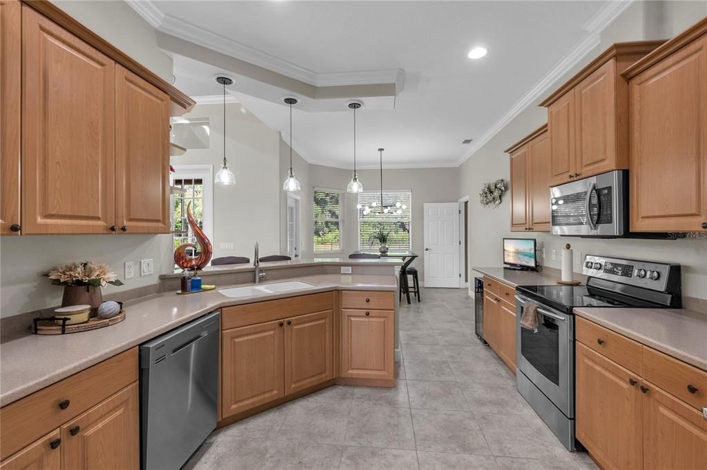 En Venta: $699,000 (3 camas, 3 baños, 2567 Pies cuadrados)