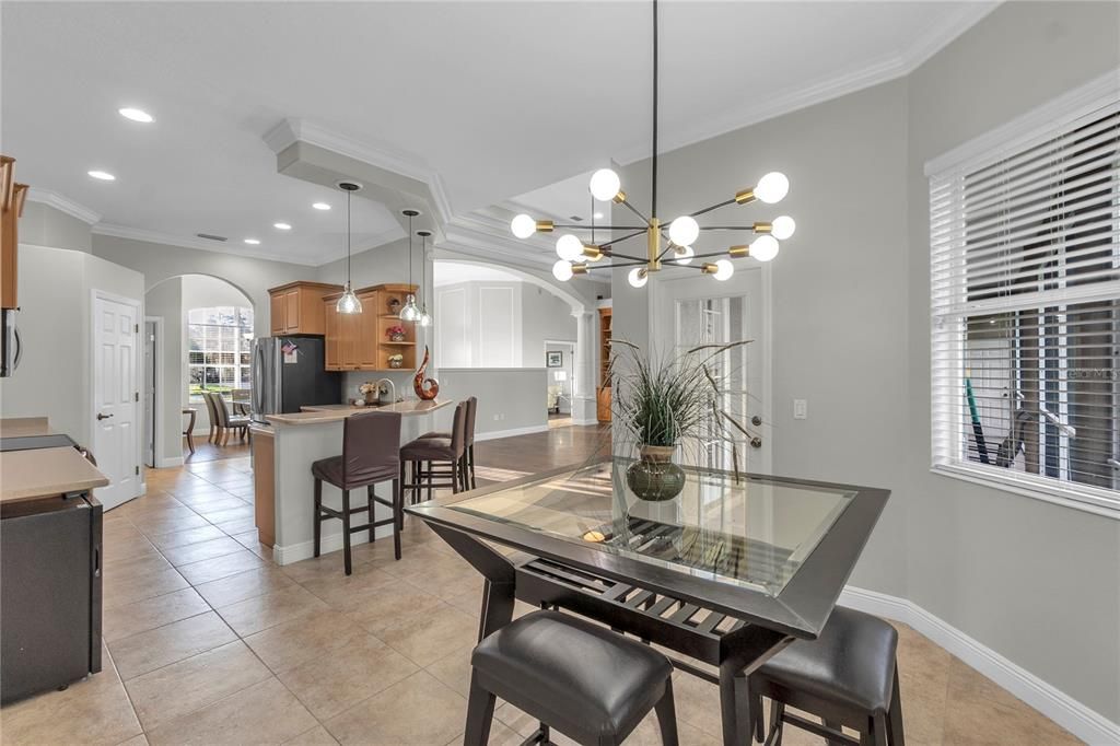 En Venta: $699,000 (3 camas, 3 baños, 2567 Pies cuadrados)