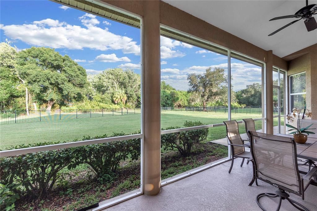 En Venta: $699,000 (3 camas, 3 baños, 2567 Pies cuadrados)