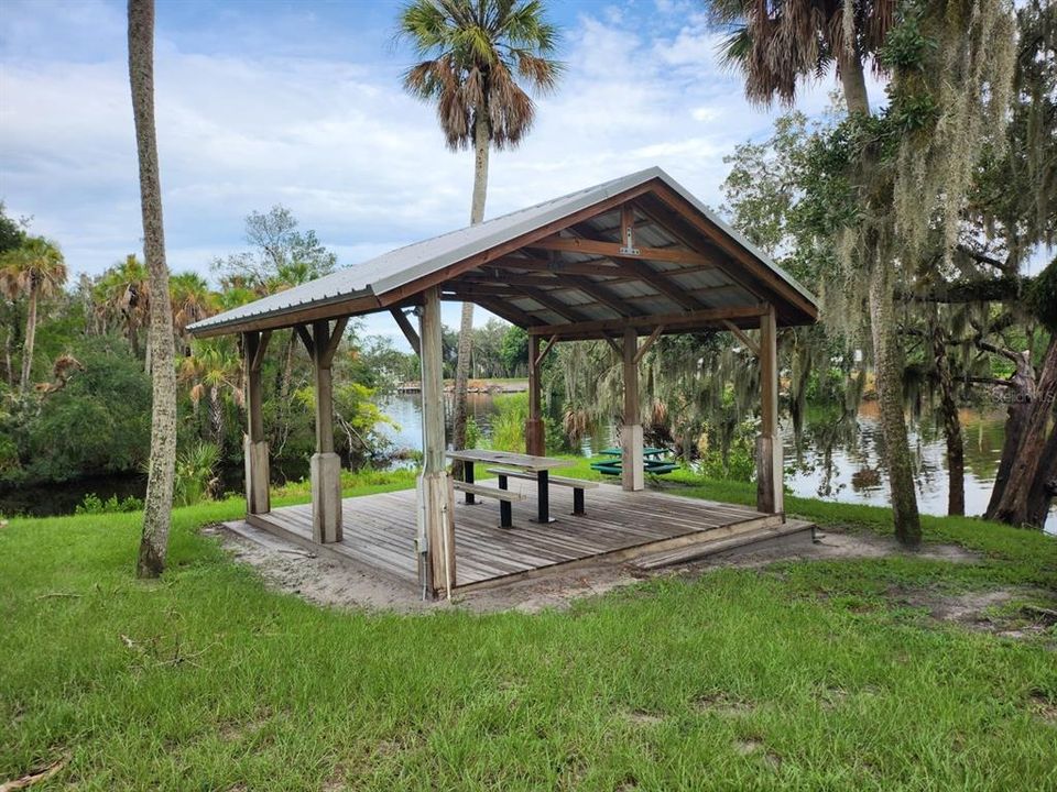 En Venta: $699,000 (3 camas, 3 baños, 2567 Pies cuadrados)