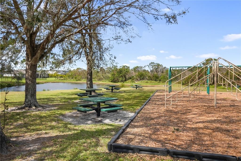 En Venta: $699,000 (3 camas, 3 baños, 2567 Pies cuadrados)