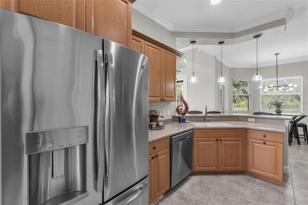 En Venta: $699,000 (3 camas, 3 baños, 2567 Pies cuadrados)
