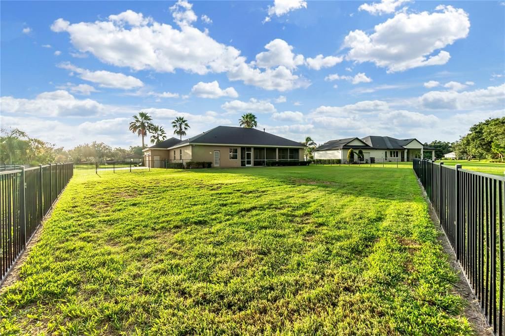 En Venta: $699,000 (3 camas, 3 baños, 2567 Pies cuadrados)