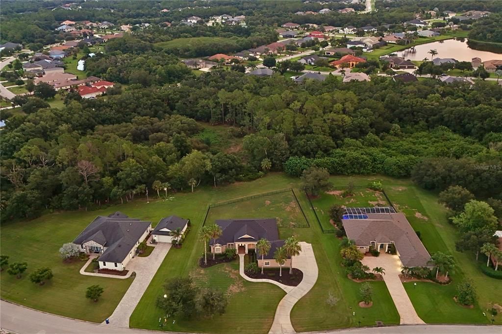 En Venta: $699,000 (3 camas, 3 baños, 2567 Pies cuadrados)