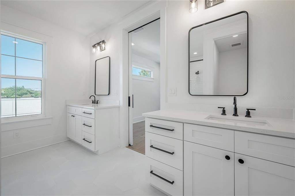 En Renta: $4,500 (4 camas, 3 baños, 2485 Pies cuadrados)
