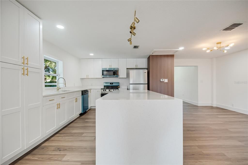 На продажу: $550,000 (5 спален, 2 ванн, 2536 Квадратных фут)