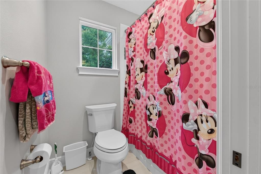 En Venta: $949,000 (4 camas, 3 baños, 3264 Pies cuadrados)