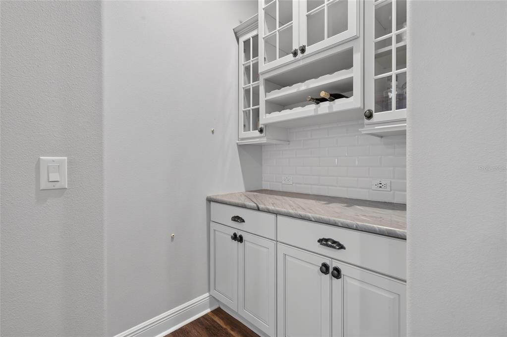 En Venta: $949,000 (4 camas, 3 baños, 3264 Pies cuadrados)