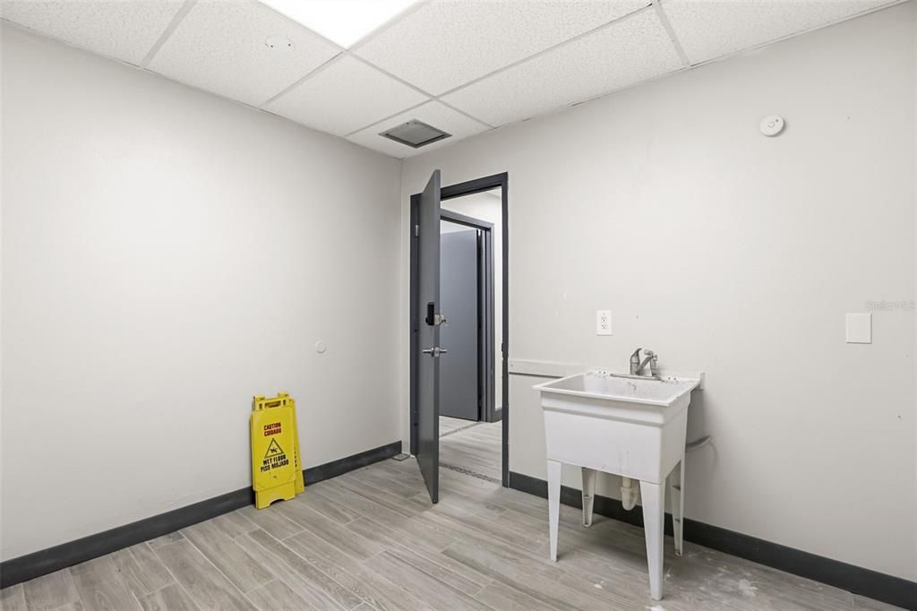For Sale: $1,100,000 (0 beds, 0 baths, 4665 Square Feet)