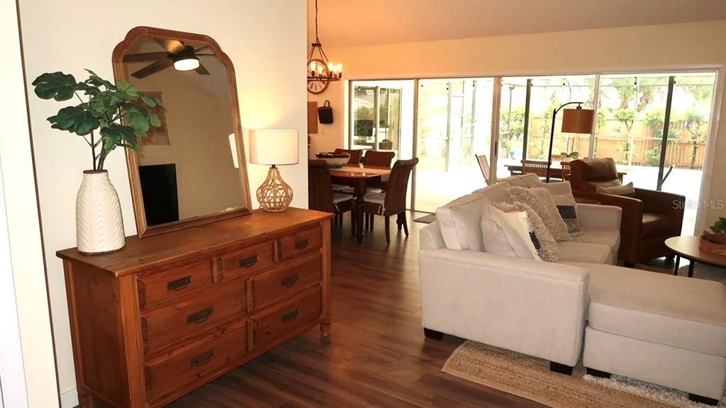 На продажу: $395,000 (2 спален, 2 ванн, 1398 Квадратных фут)