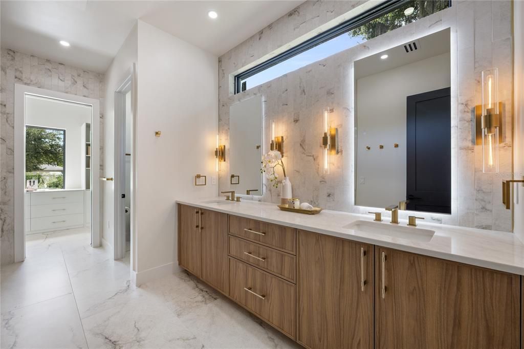 En Venta: $2,099,990 (4 camas, 3 baños, 3330 Pies cuadrados)