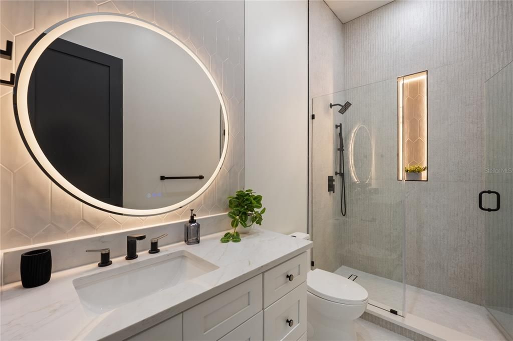 En Venta: $2,099,990 (4 camas, 3 baños, 3330 Pies cuadrados)