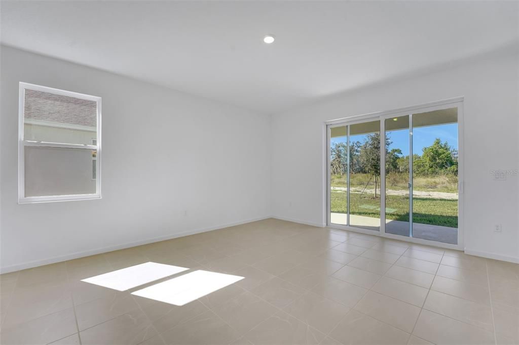 En Venta: $319,990 (4 camas, 3 baños, 2110 Pies cuadrados)