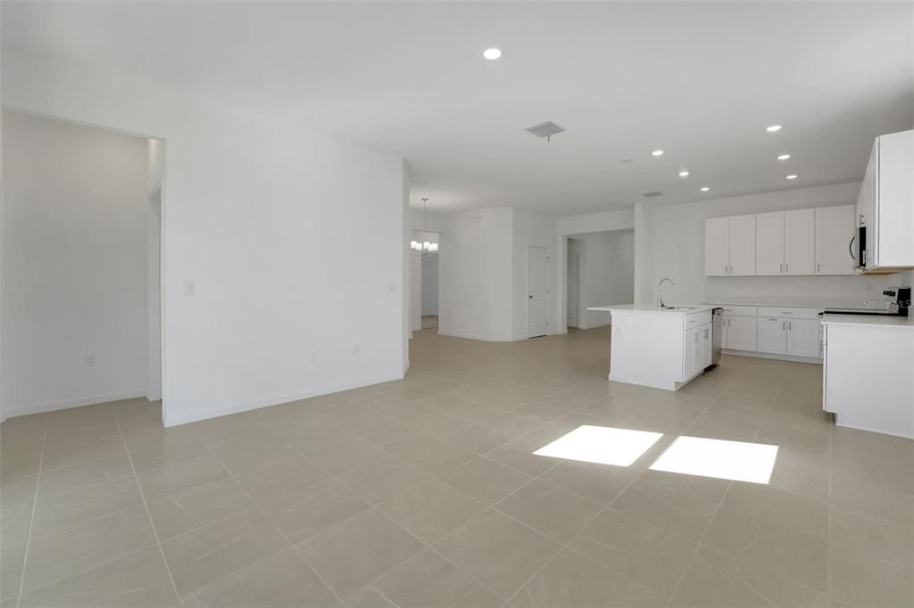 En Venta: $319,990 (4 camas, 3 baños, 2110 Pies cuadrados)