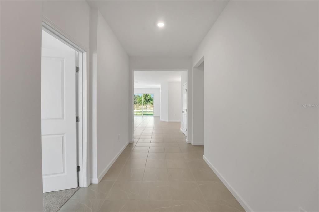 En Venta: $319,990 (4 camas, 3 baños, 2110 Pies cuadrados)