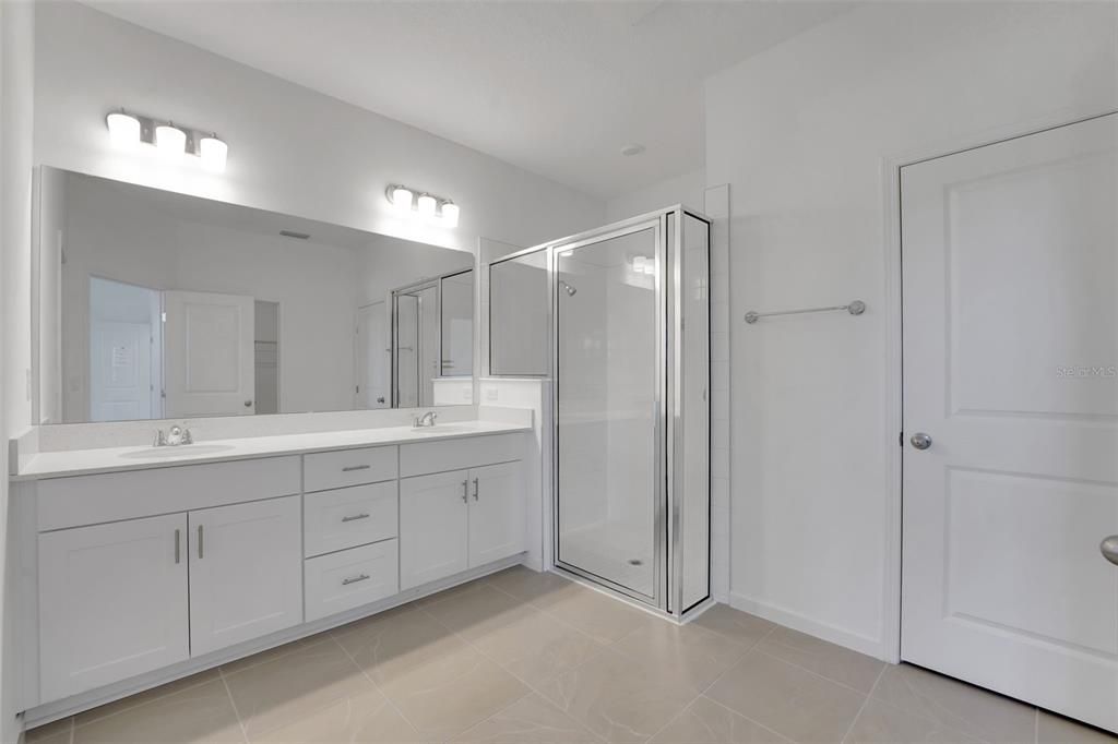 En Venta: $319,990 (4 camas, 3 baños, 2110 Pies cuadrados)