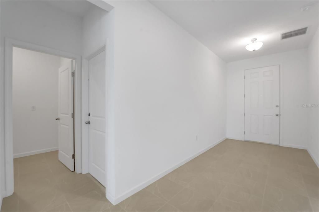 En Venta: $319,990 (4 camas, 3 baños, 2110 Pies cuadrados)