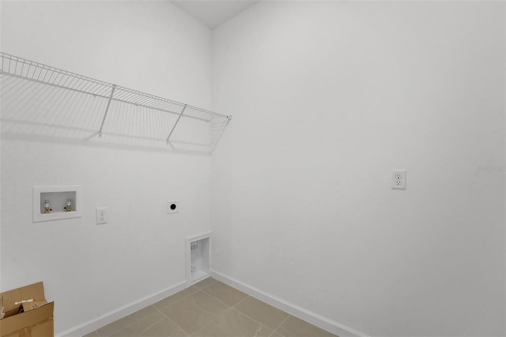 En Venta: $319,990 (4 camas, 3 baños, 2110 Pies cuadrados)