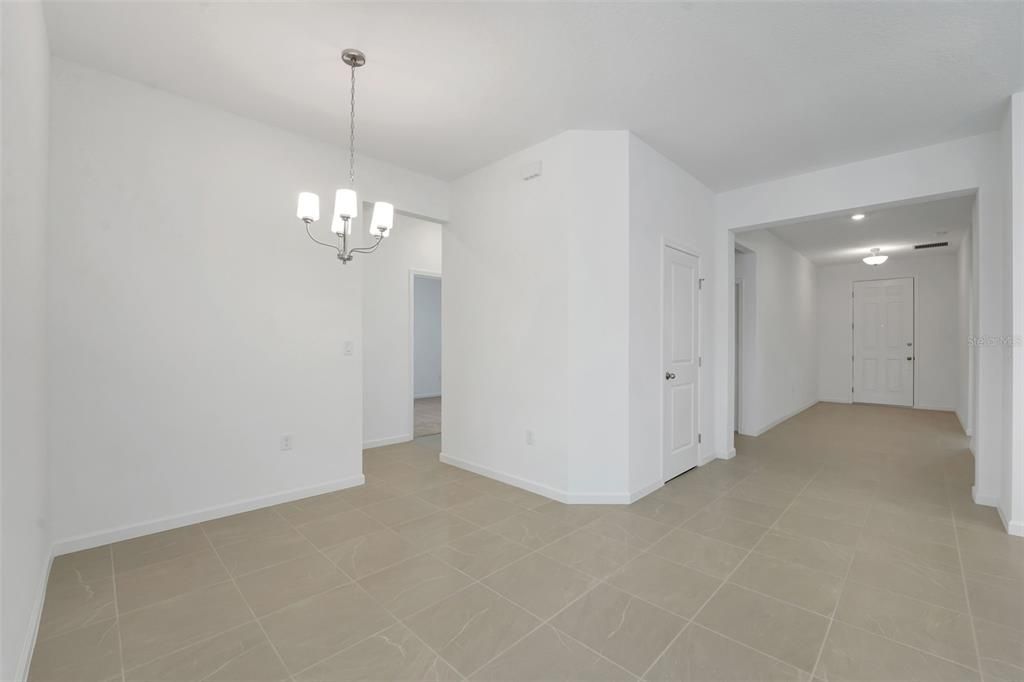En Venta: $319,990 (4 camas, 3 baños, 2110 Pies cuadrados)