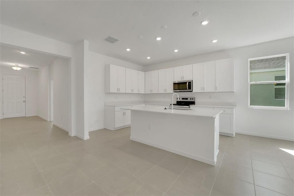 En Venta: $319,990 (4 camas, 3 baños, 2110 Pies cuadrados)