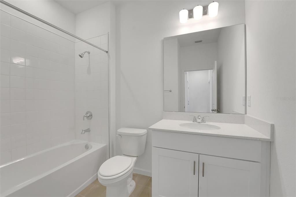 En Venta: $319,990 (4 camas, 3 baños, 2110 Pies cuadrados)