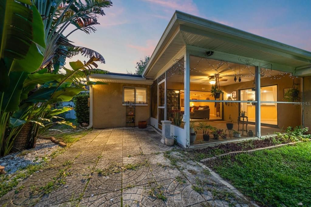 На продажу: $449,900 (3 спален, 2 ванн, 1690 Квадратных фут)