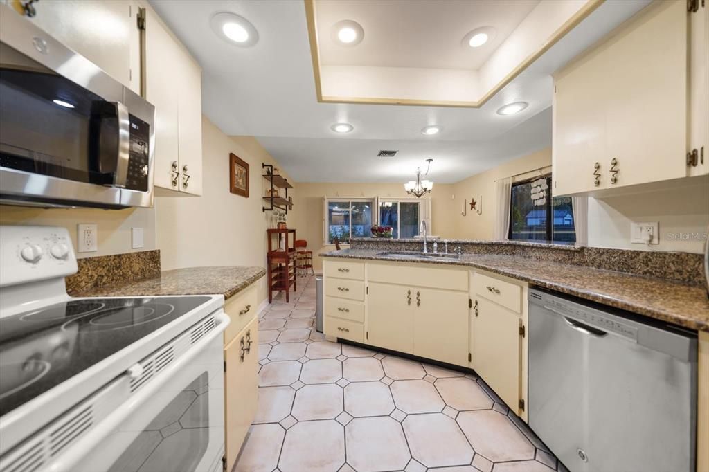 На продажу: $449,900 (3 спален, 2 ванн, 1690 Квадратных фут)