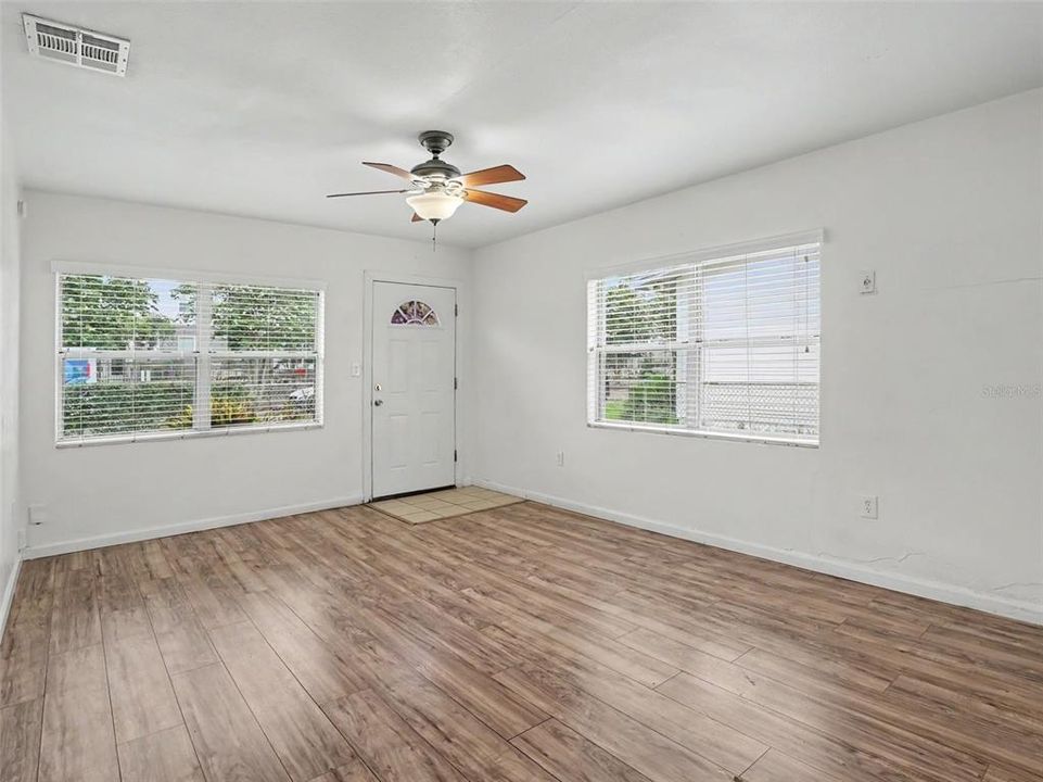 En Venta: $499,000 (3 camas, 1 baños, 950 Pies cuadrados)