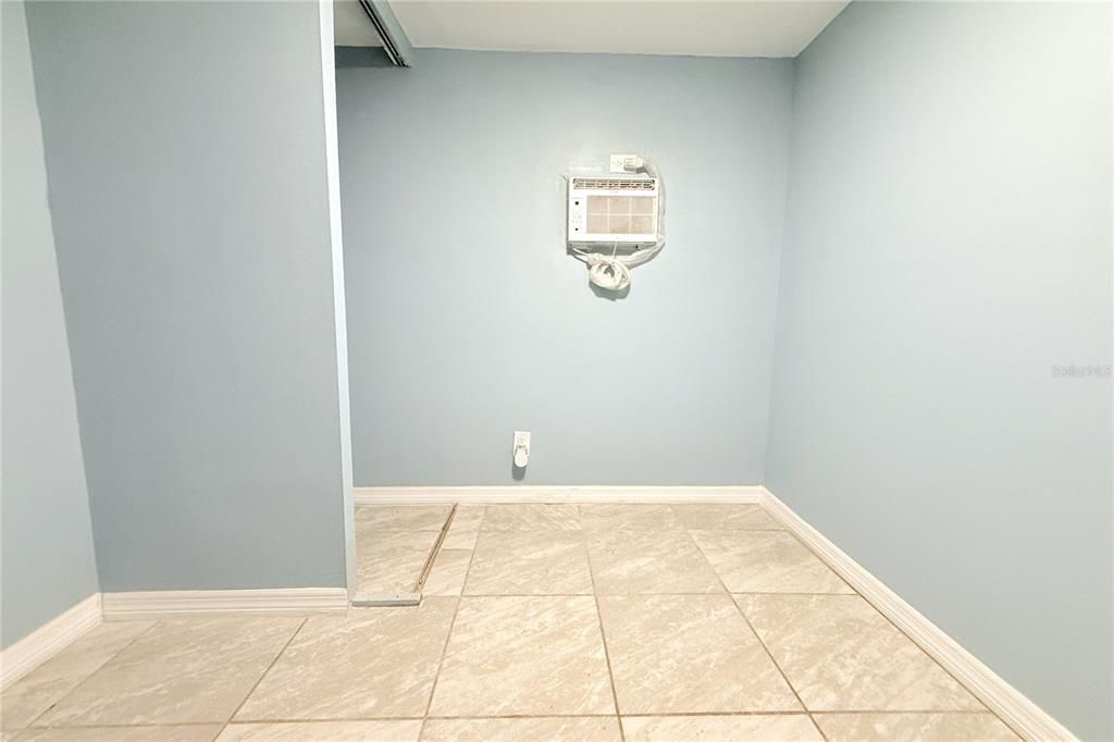 For Sale: $99,990 (3 beds, 2 baths, 1100 Square Feet)
