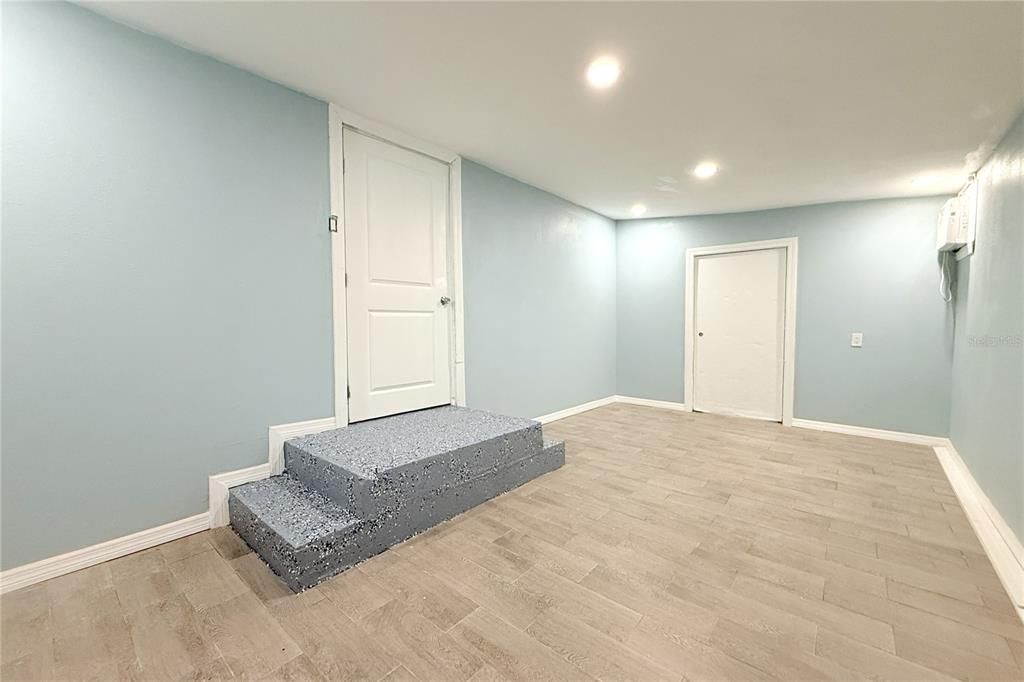 For Sale: $99,990 (3 beds, 2 baths, 1100 Square Feet)