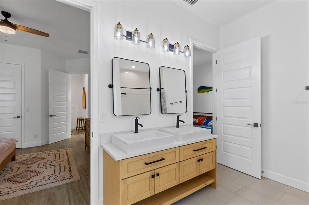 En Venta: $998,900 (4 camas, 3 baños, 3038 Pies cuadrados)