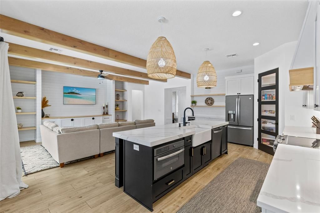 En Venta: $998,900 (4 camas, 3 baños, 3038 Pies cuadrados)